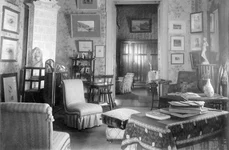 Salon din reședința lui Emanoil Porumbaru din str. Piața Amzei nr.4, ante 1914. Fotografia face parte din patrimoniul Muzeului Municipiului București, Colecția Fotografii.