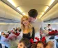Andreea, Victor, copiii lor din alte relații, și mama solistei