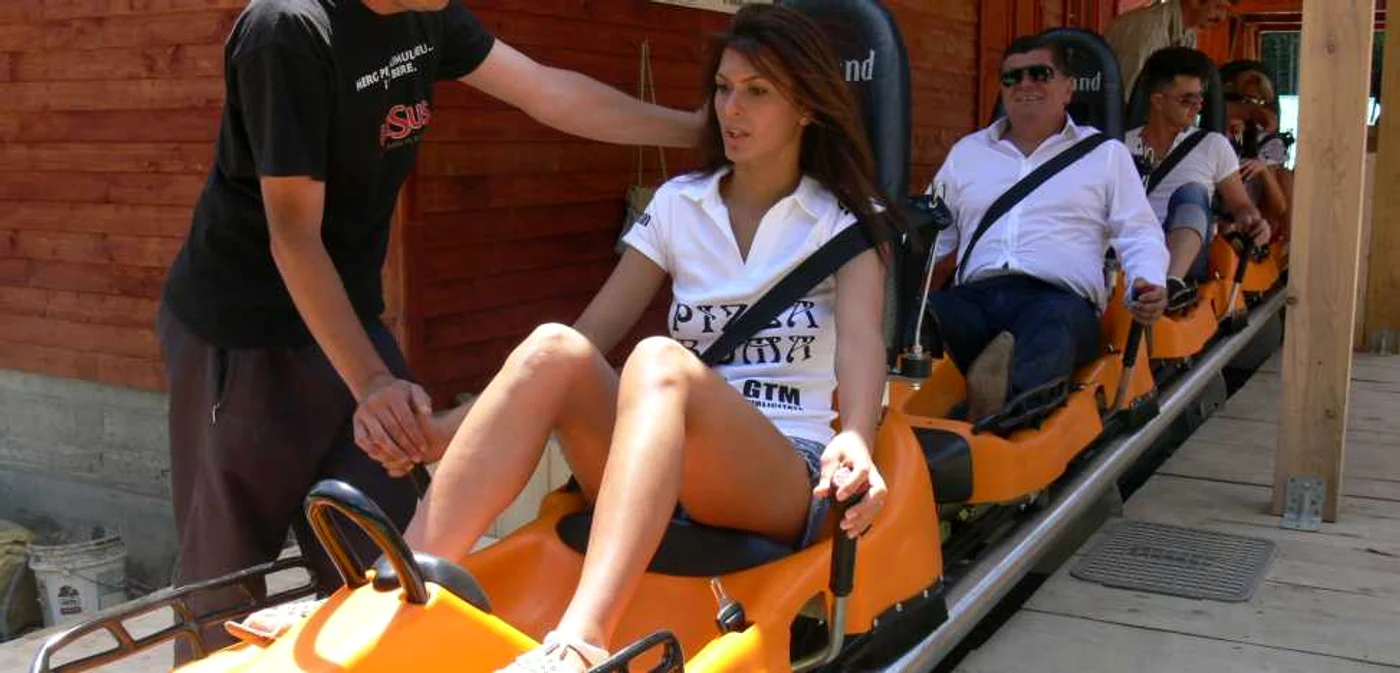 Fetele au încercat instalaţiile din Fun Park