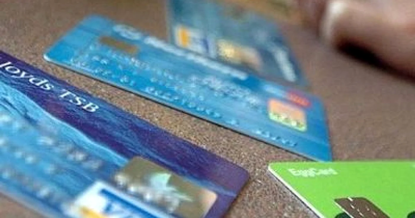 Italia: un român a furat 60.000 de euro folosind cărţi de credit false