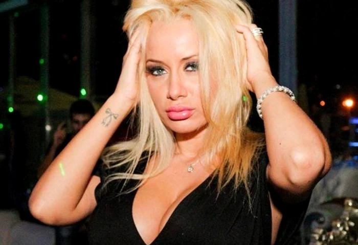 Simona Trașcă nu e în stare să vorbească cu nimeniFoto: Click!