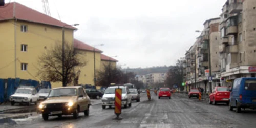 Reşiţa: Ploile opresc asfaltarea Căii Caransebeşului