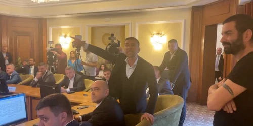 Scandal în Parlament FOTO: Captură Video George Simion
