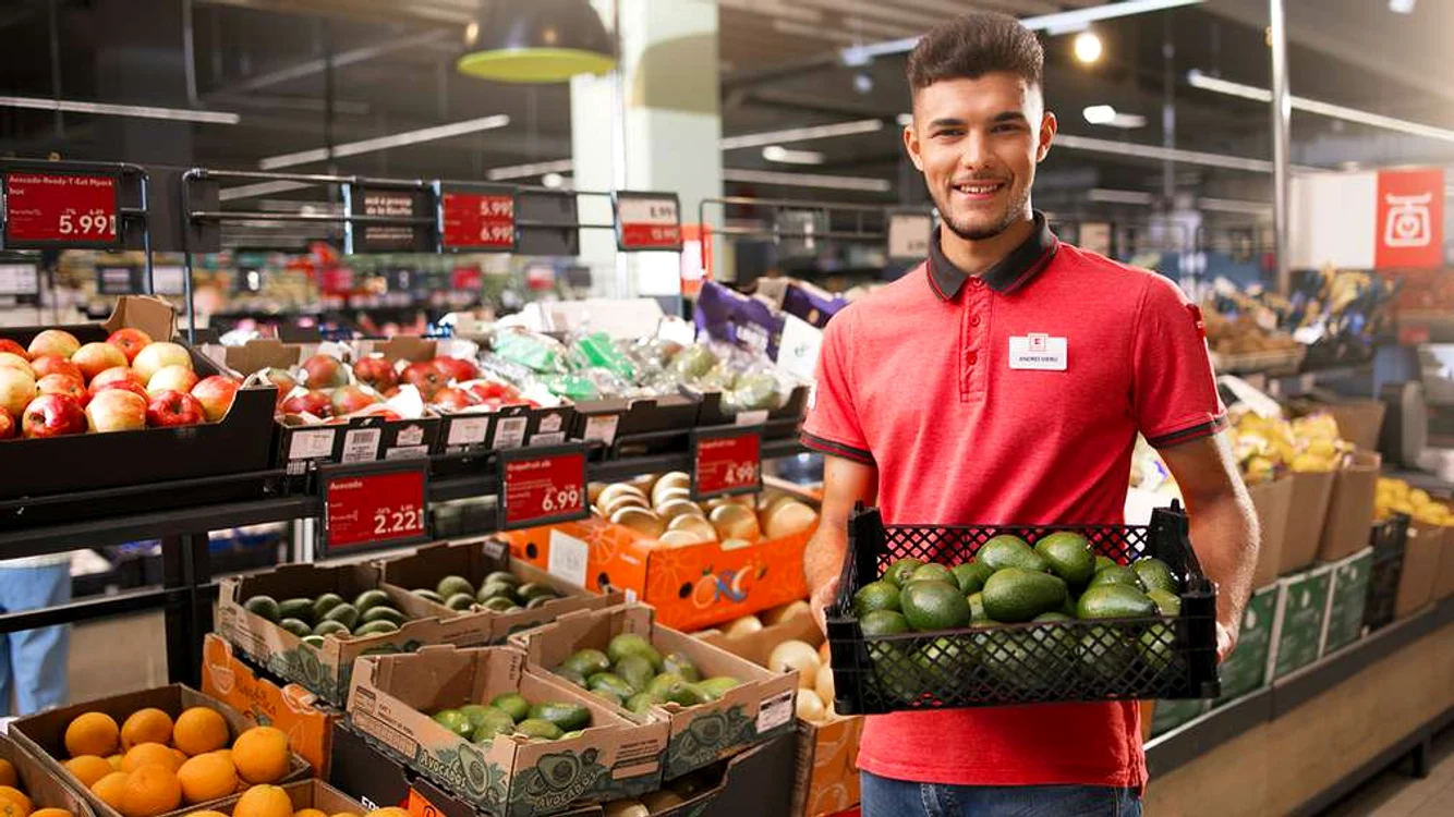 
    Angajații Kaufland vor fi testați o dată pe săptămână pentru a fi siguri că nu vin la serviciu infectați cu Covid-19  