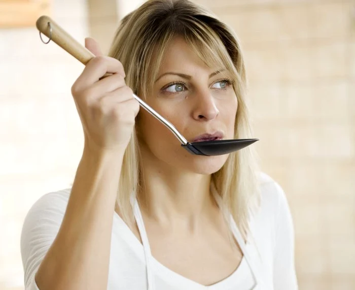 
    Alege un meniu care să includă carbohidraţi complecşi precum fulgii de cereale integrale  