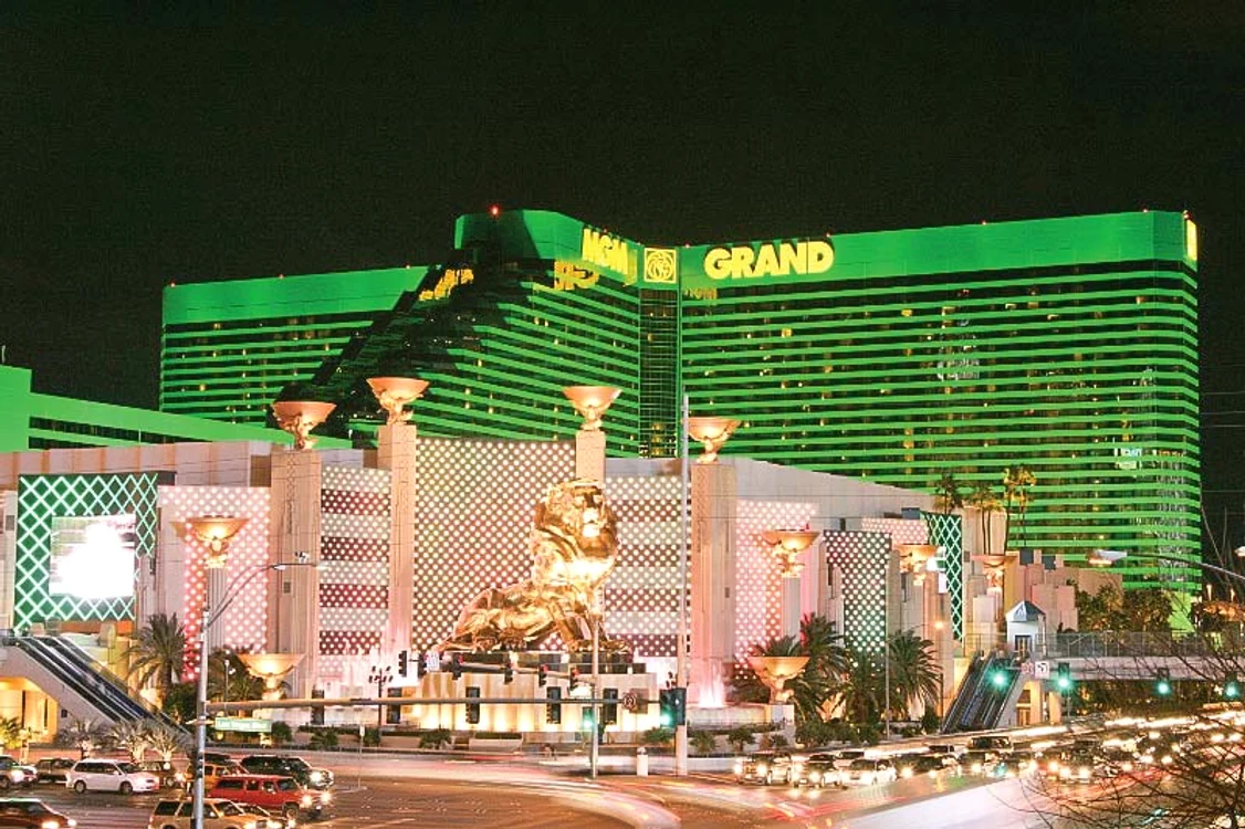 MGM Grand este cel mai mare complex hotelier din America  şi al doilea din lume