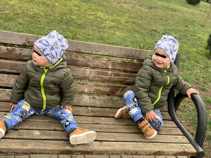 Cei doi copii ai tinerei mame din Botoșani / Sursă foto: Facebook