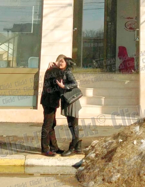 
    Andreea se întâlnește foarte des cu medicul care i-a scos grăsimea de pe coapse (FOTO: CLICK!)  