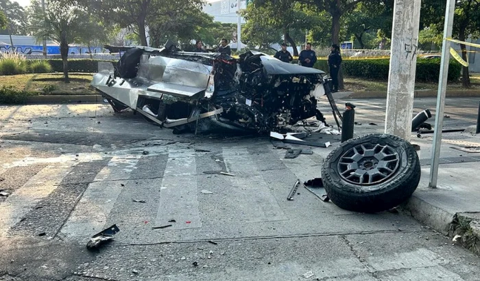 Cybertruck, complet distrus într-un accident rutier. Sursă foto: X