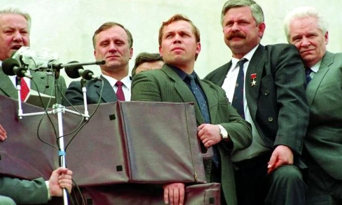 Unde dai lovitura de stat şi unde crapă jpeg