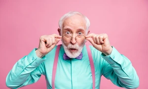 Un senior îmbrăcat şic FOTO Shutterstock