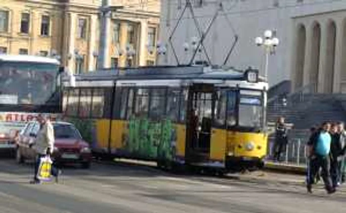 Arădenii vor putea circula pe toate mijloacele de transport în comun cu un singur abonament