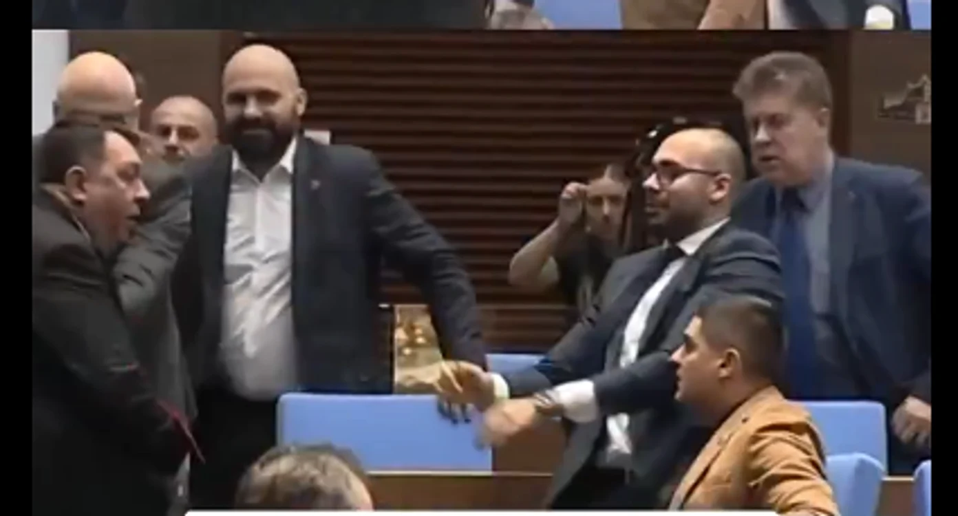Dezbaterea a degenerat FOTO Captură video X The Sofia Times