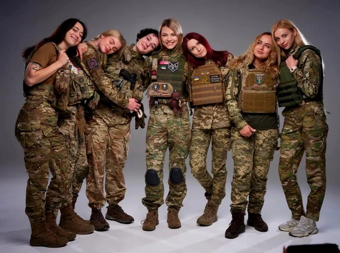 VIDEO Soții, mame, luptătoare, activiste: femeile mileniale care mențin Ucraina în funcțiune