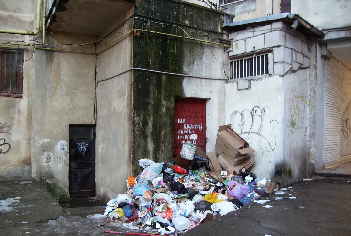 Ploieşti: Angajaţii Veolia nu au mai ridicat gunoiul din cauza datoriilor