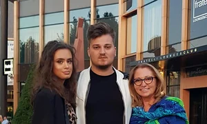 Florina Mărcuță, alături de fiul ei și de prietena acestuia  Matei și Mădălina sunt studenți la Iași jpeg