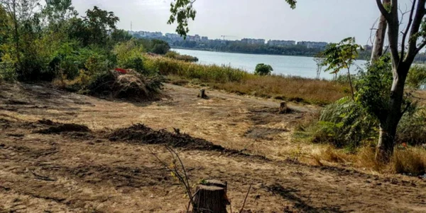 Parcul Tăbăcărie din Constanţa - spaţiu verde ras pentru construcţii pe malul lacului Sursa USR Constanţa