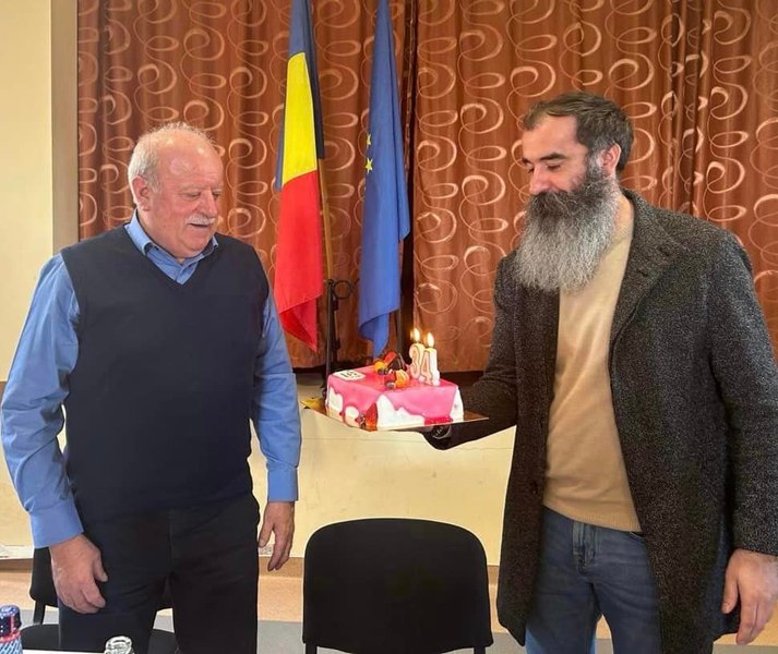 Primar aflat în funcție de 34 de ani, candidat la un nou mandat. Iancu Popa și-a petrecut jumătate din viață în acest post