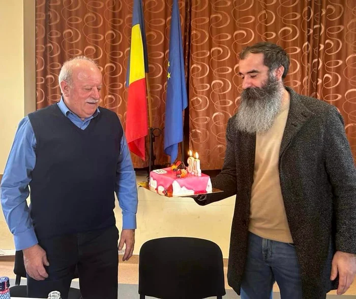 Primarul Iancu Popa a fost sărbătorit la 34 de ani de mandat FOTO Primăria Sântimbru