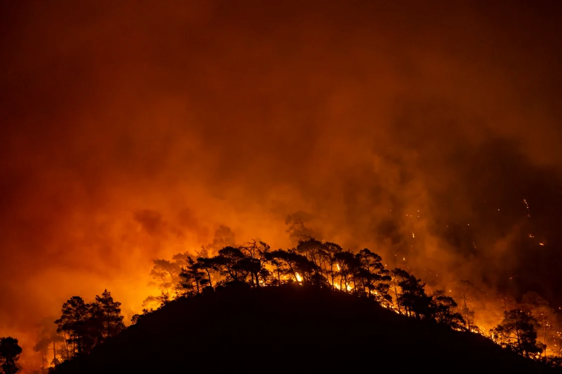 
    Opt morţi în incendiile din TurciaFoto: AFP  