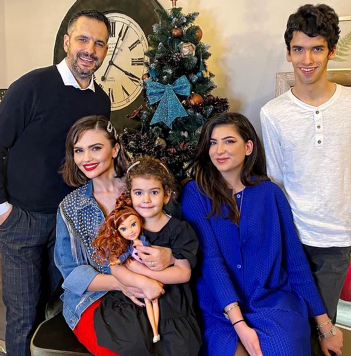
    Mădălin Ionescu, Cristina Șișcanu, alături de copiii: Filip, Ștefania și Petrafoto: Instagram  