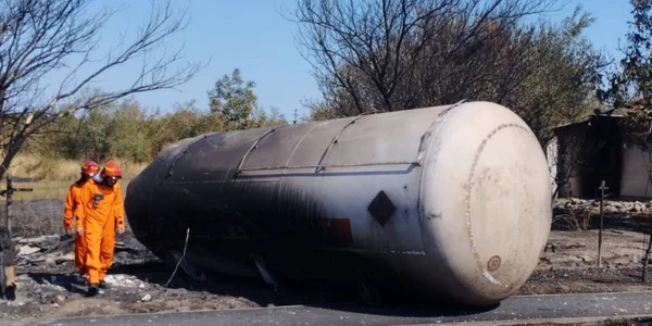 Au fost ridicate cisternele care au explodat la Crevedia. FOTO A3 