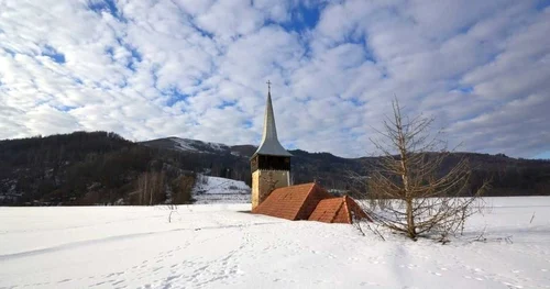 Biserica din lacul de steril 