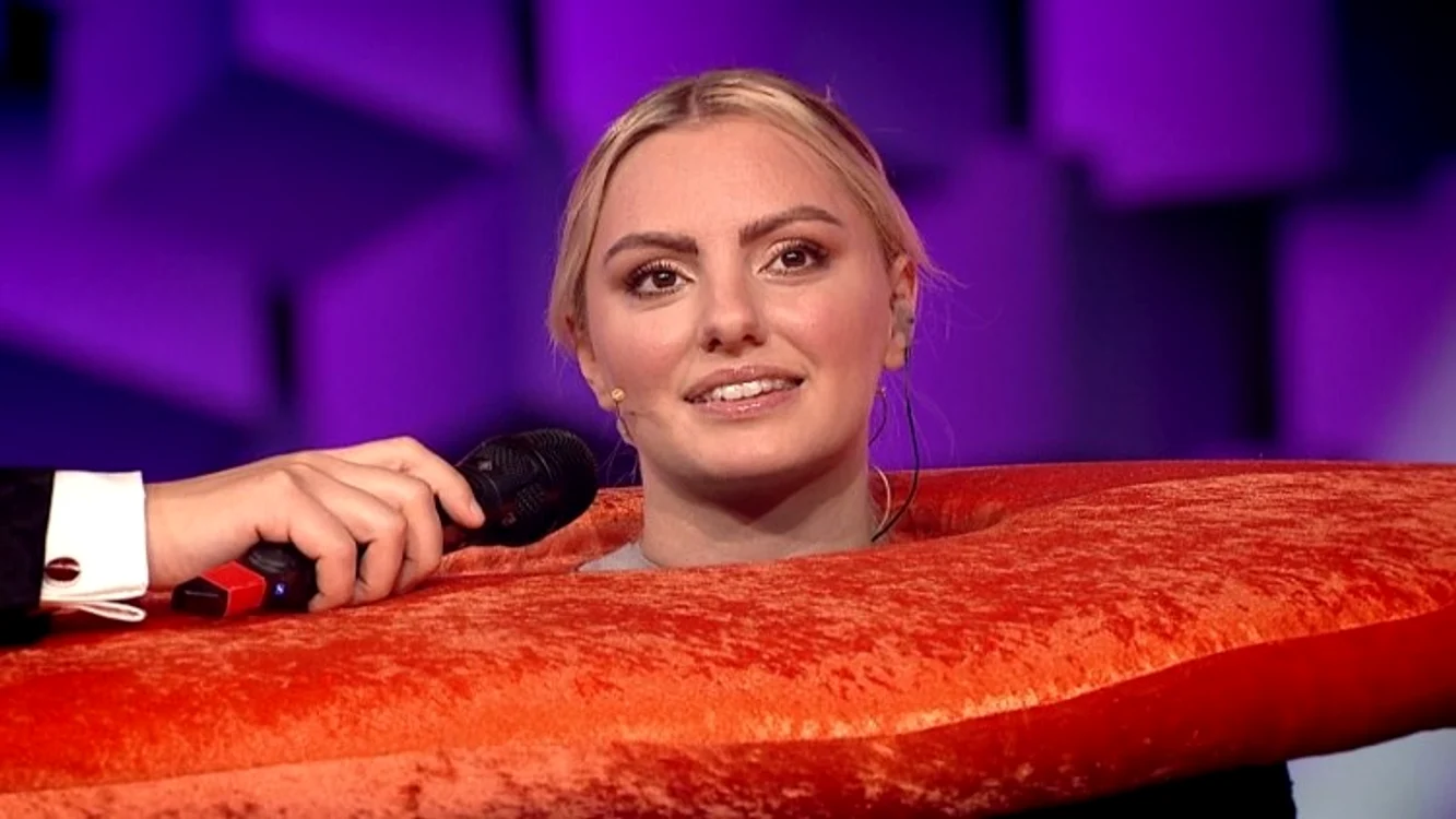 Alexandra Stan a acceptat invitația celor de la Masked Singer România și a purtat costumul Iepureluifoto: PRO TV