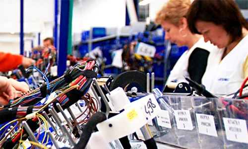 leoni fabrica pitesti foto universul argesean