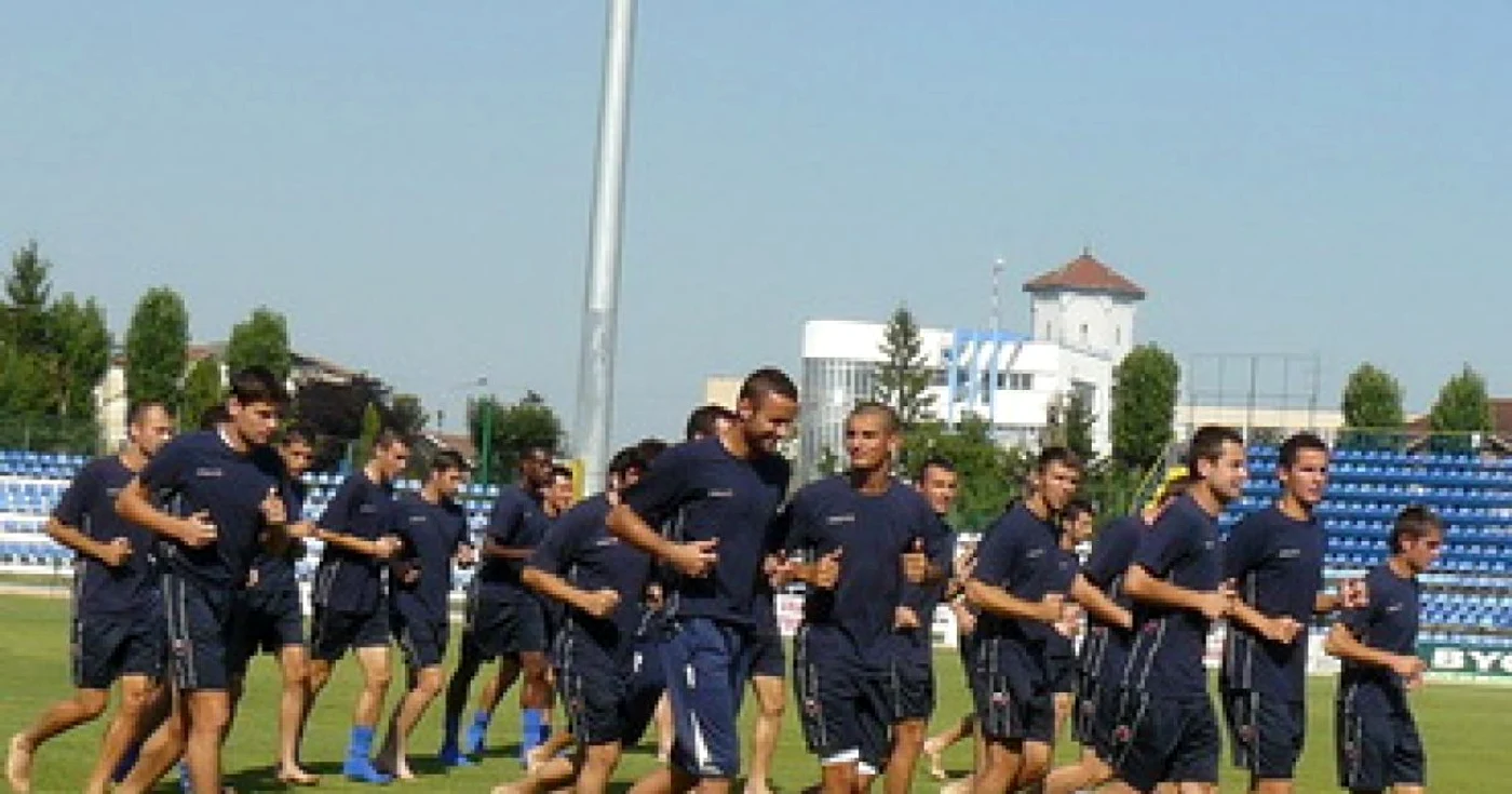 FOTBAL: Pandurii Tg. Jiu-Energia Rovinari 3-0, într-un meci amical