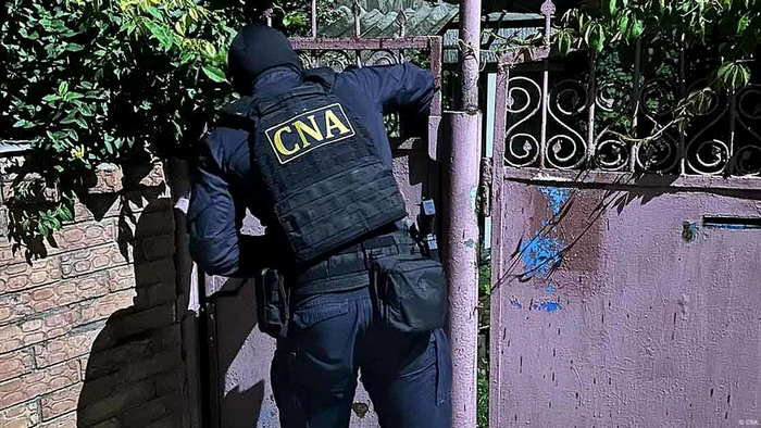 Ofițerii CNA au efectuat numeroase razii și percheziții în mai multe locuri din R. Moldova