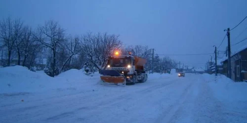 Unul dintre utilajele de deszăpezire folosite