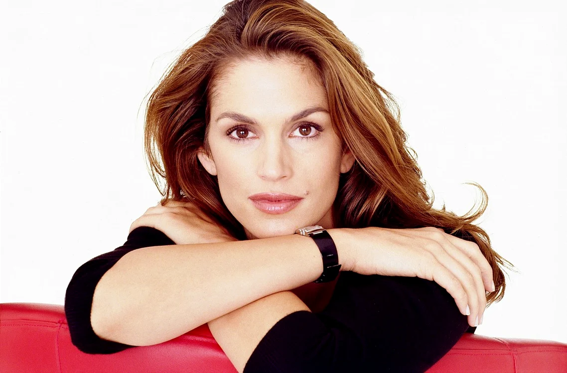 
    Cindy Crawford, alături de cei doi copii ai ei, Kaia și PresleyFoto: AFP  