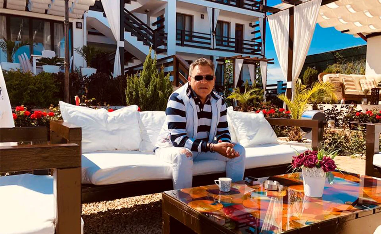 
    Ovidiu Komornyik s-a mutat la mare de la 1 iunie, pentru a supraveghea afacerea de peste un milion de euro    