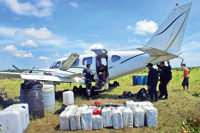 Un avion transporta  în medie 1-2 tone de cocaină