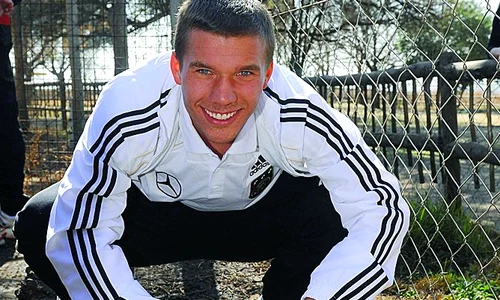 Lukas Podolski  s a jucat cu  “fiarele” din junglă jpeg