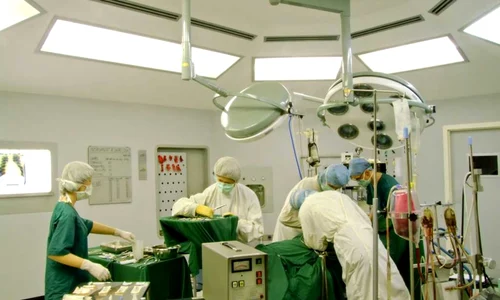 medici operatie FOTO Shutterstock