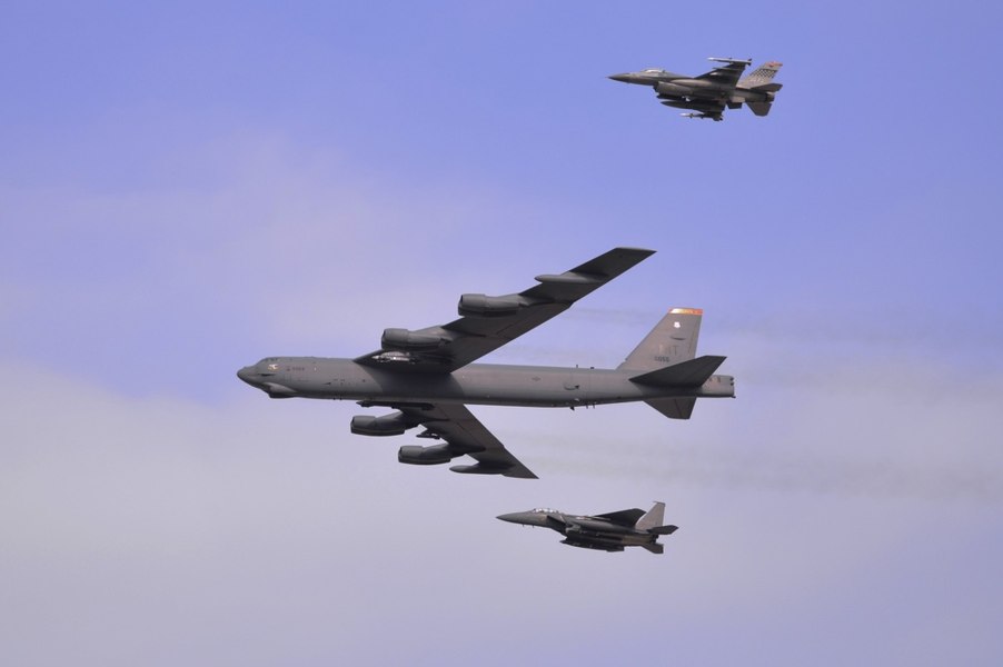 Două bombardiere americane au aterizat la Baza Kogălniceanu. Aeronavele au fost interceptate de Rusia deasupra Mării Barenț