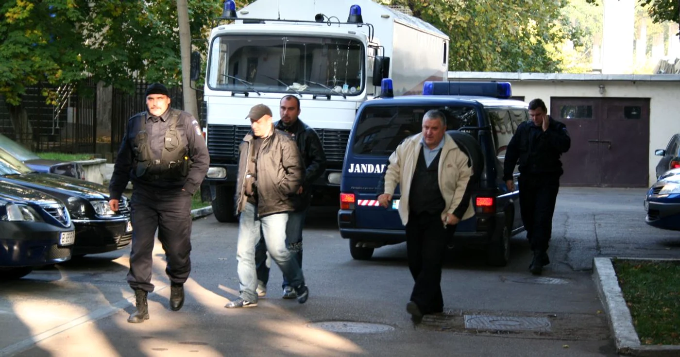 Jandarmii au instruit firmele de pază şi cluburile Foto:
Adevărul