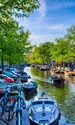 7782435 barche sul fiume amstel ad amsterdam olanda paesi bassi hdr foto jpg