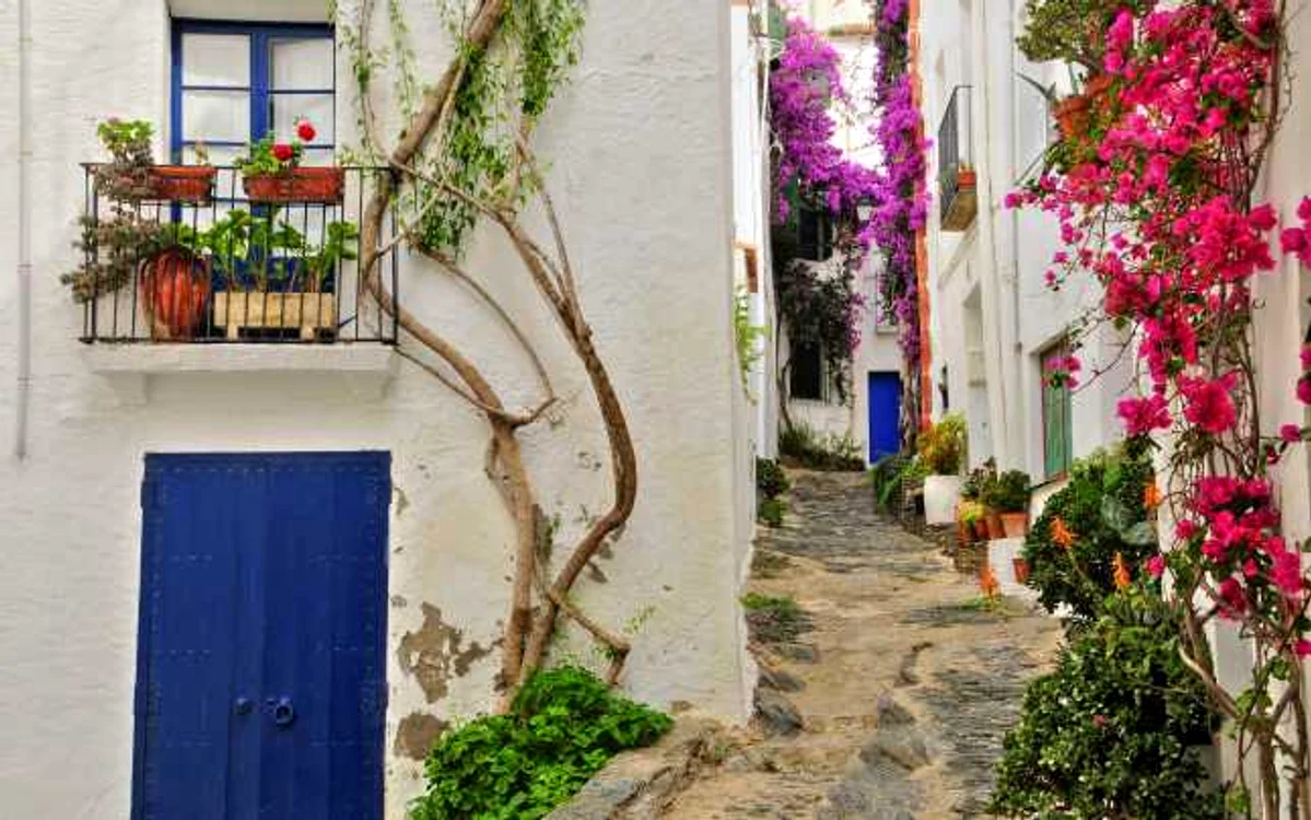 cadaques pe strazi