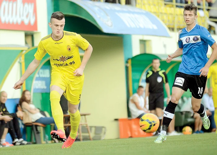 
    Nedelcearu  a explodat în ultimul  sezon, fiind titularizat  la Dinamo deşi nu  are decât 18 aniFOTO: Răzvan Păsărică   