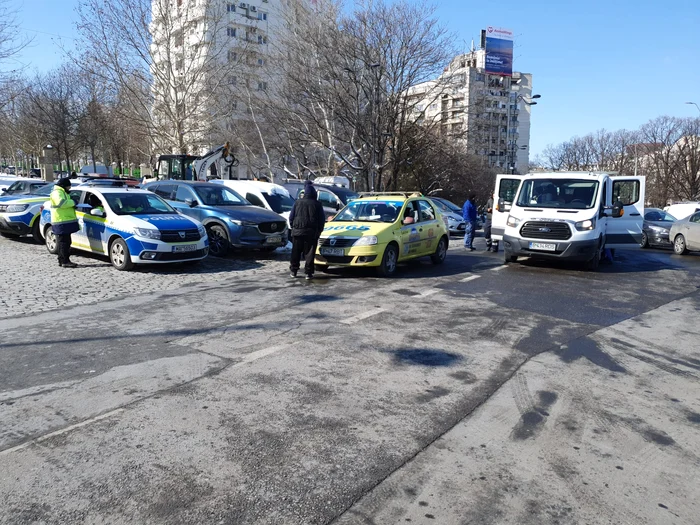 Mașini trase pe dreapta la o razie a Brigazii Rutiere la Piața Unirii