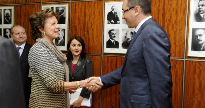 Premierul Victor Ponta şi vicepreşedintele CE, Neelie Kroes FOTO Gov.ro