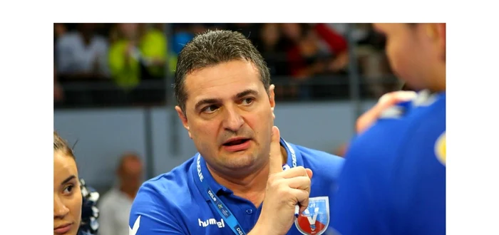 Florentin Pera, selecționerul României, a fost nevoit să se vaccineze ca să meargă la Euro 2022.