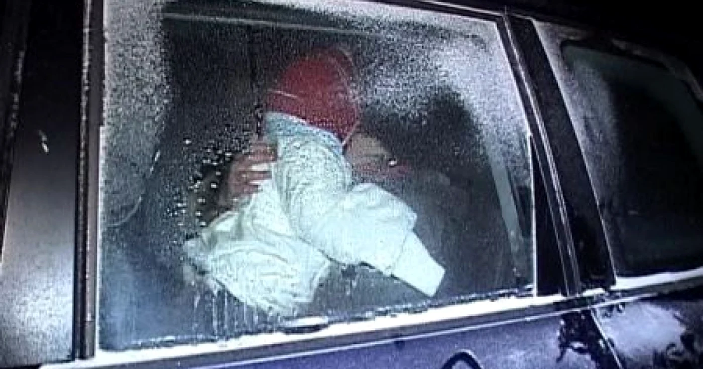 Ioana Pădureanu şi fetiţa ei au rămas prizoniere în trafic din cauza zăpezii