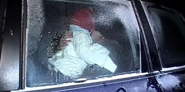 Ioana Pădureanu şi fetiţa ei au rămas prizoniere în trafic din cauza zăpezii
