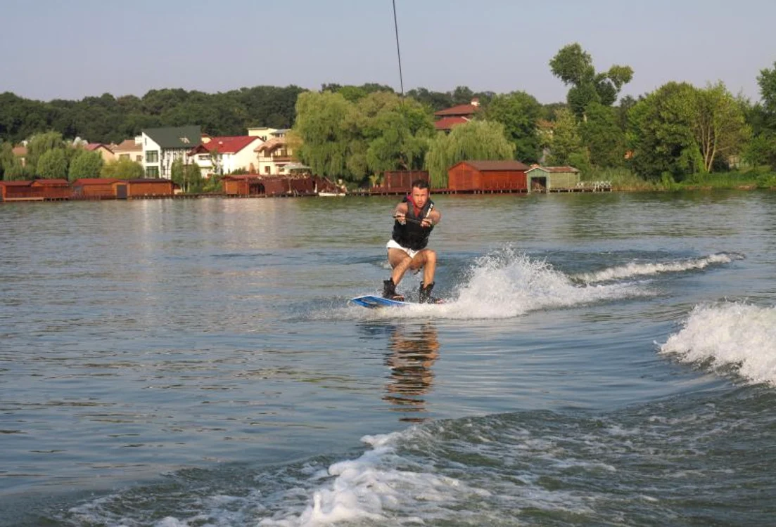 Mattyas scapă de caniculă pe lacul Snagov