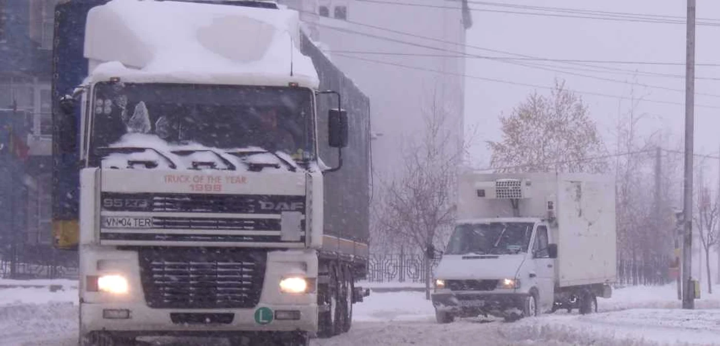 Pe toate drumurile se circulă în condiţii de iarnă