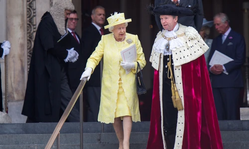 Trucuri de stil pentru minione inspirate din vestimentaţia reginei Elisabeta a II a   Sursa foto Shutterstock jpg